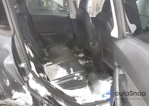 2021 Tesla Model Y Long Range Dual Motor All-Wheel Drive z USA, uszkodzony, nr VIN 5YJYGDEE9MF239614